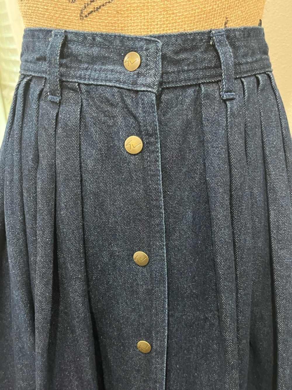 Vintage 80s Gloria Vanderbilt Dark Washed Denim Pleated Long Skirt Sz 8 Med - Picture 8 of 12